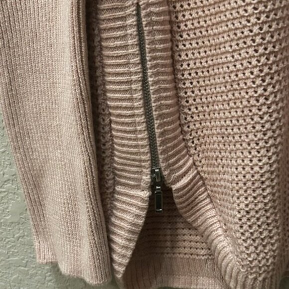 NWT Dakini  Relaxed Fit Crochet Waffle Knit Sweater Tunic With Zip Sides - Picture 8 of 8